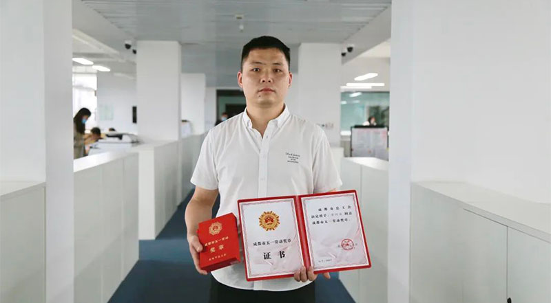 乐鱼官网药业古兴云荣获"成都市五一劳动奖章"！
