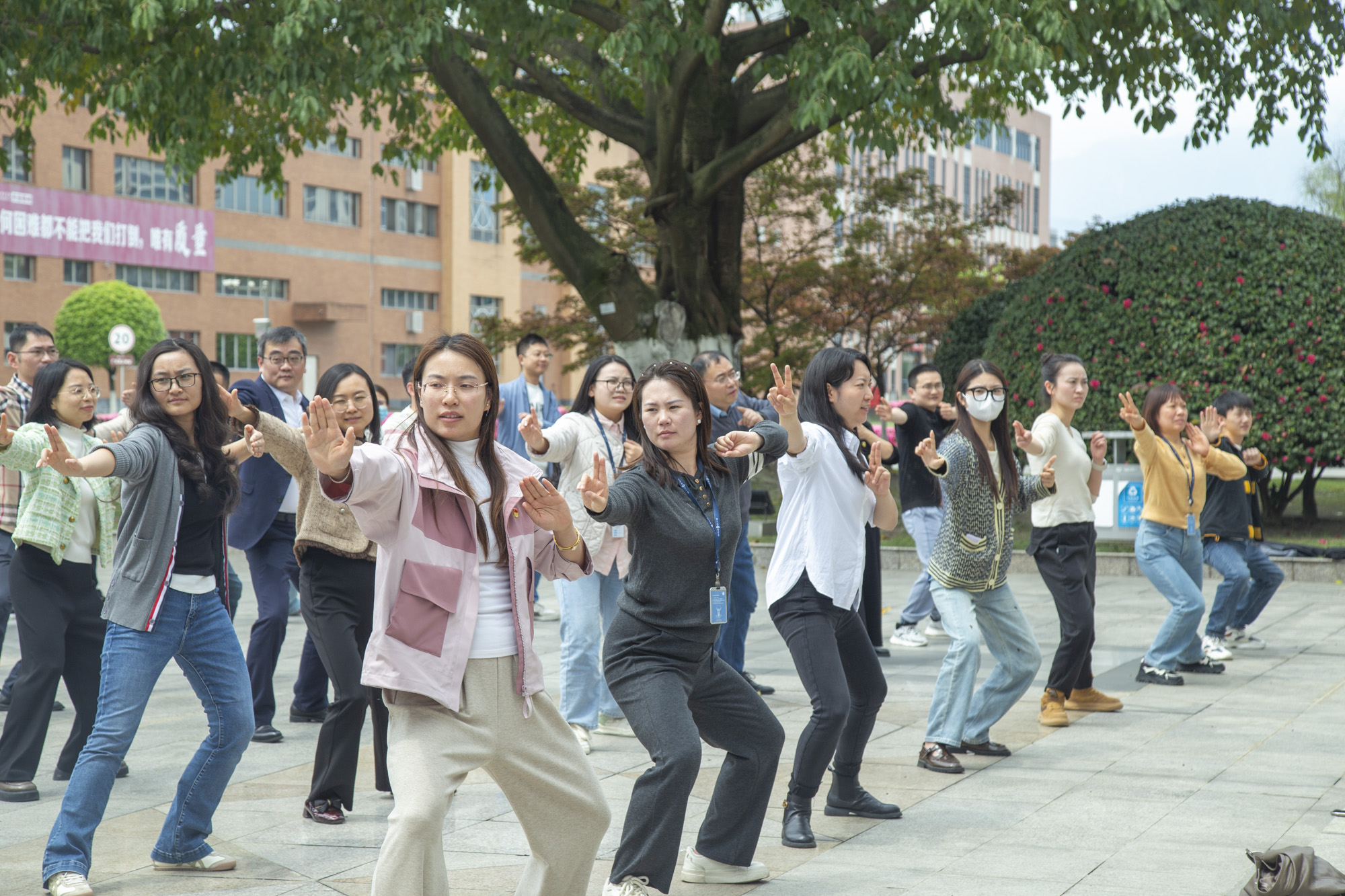全员动起来，健康向未来|乐鱼官网大健康系列八段锦活动正式启动！